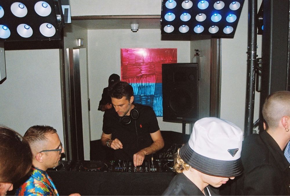 DJ