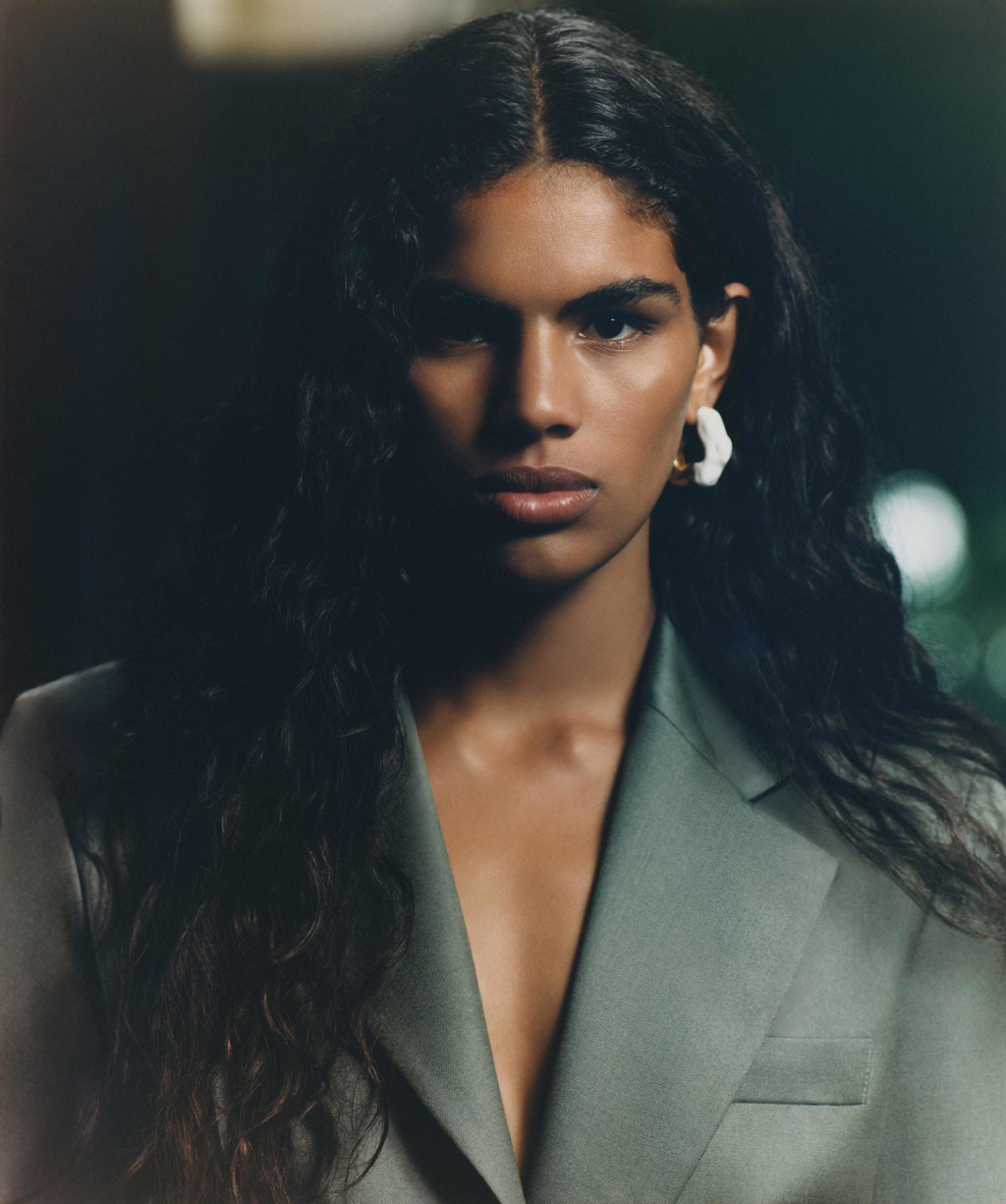Model wears Lina Bo Bardi-inspired outfit