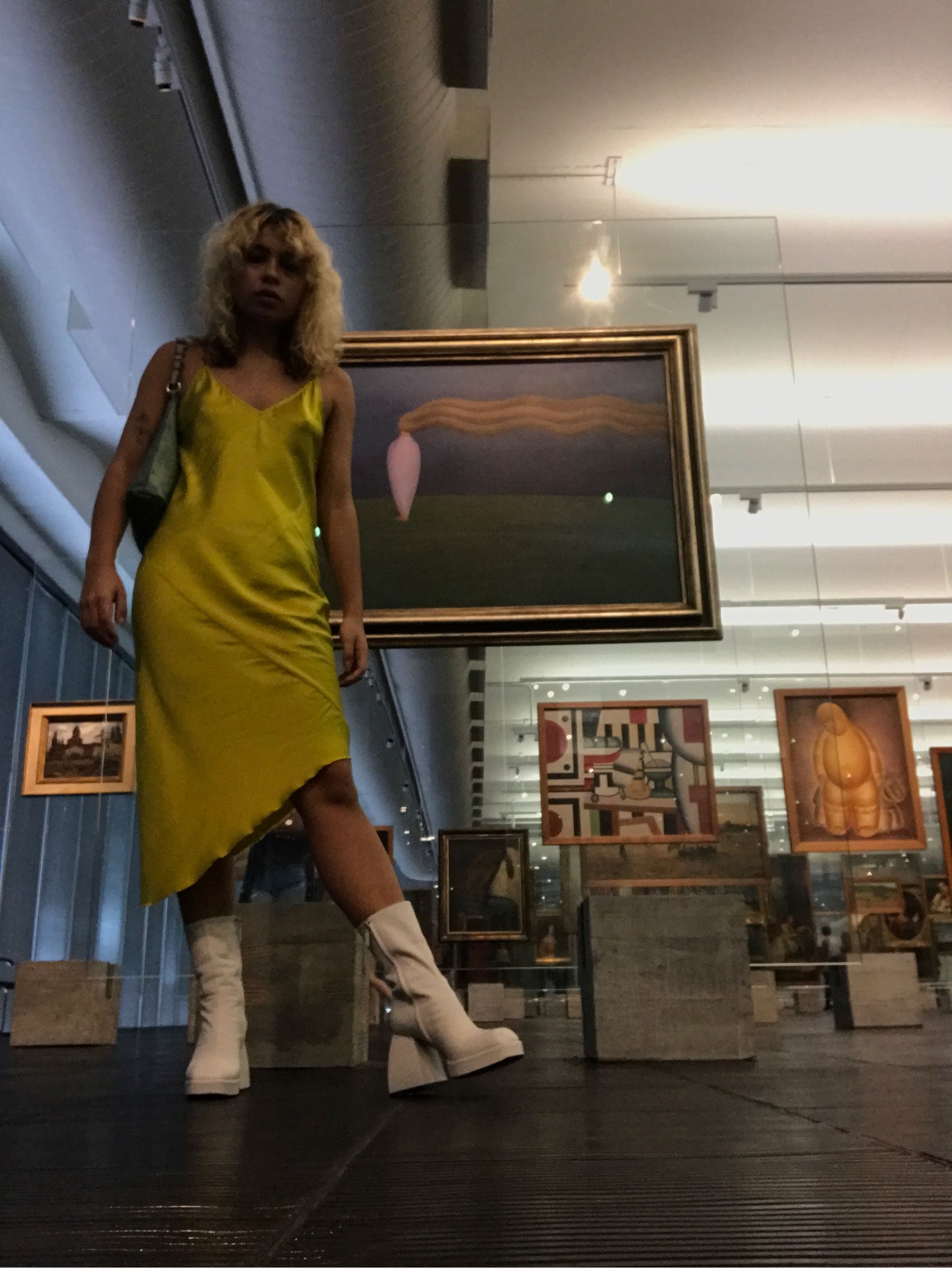 Eduarda with a painting at the museum