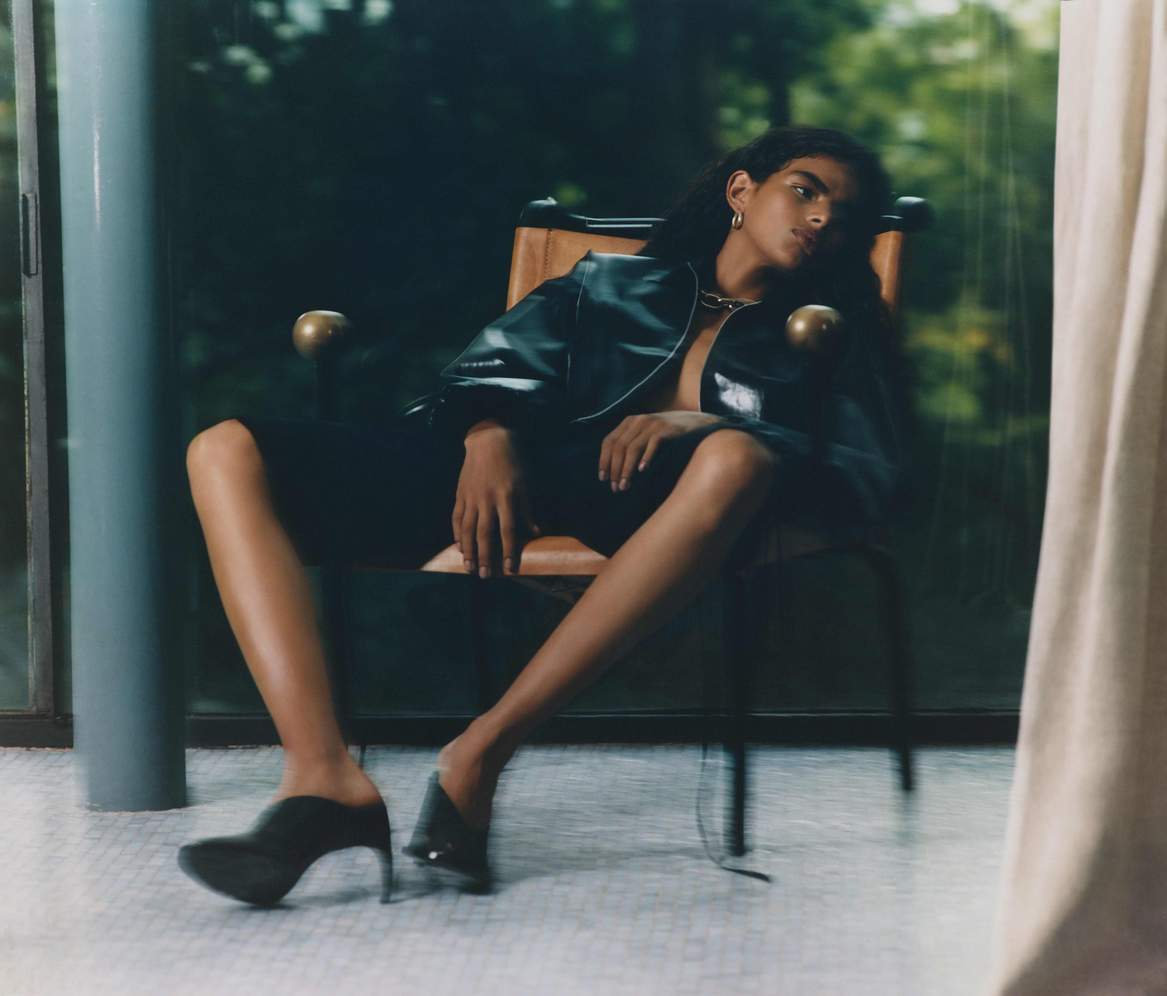 Model in chair in Casa de Vidro