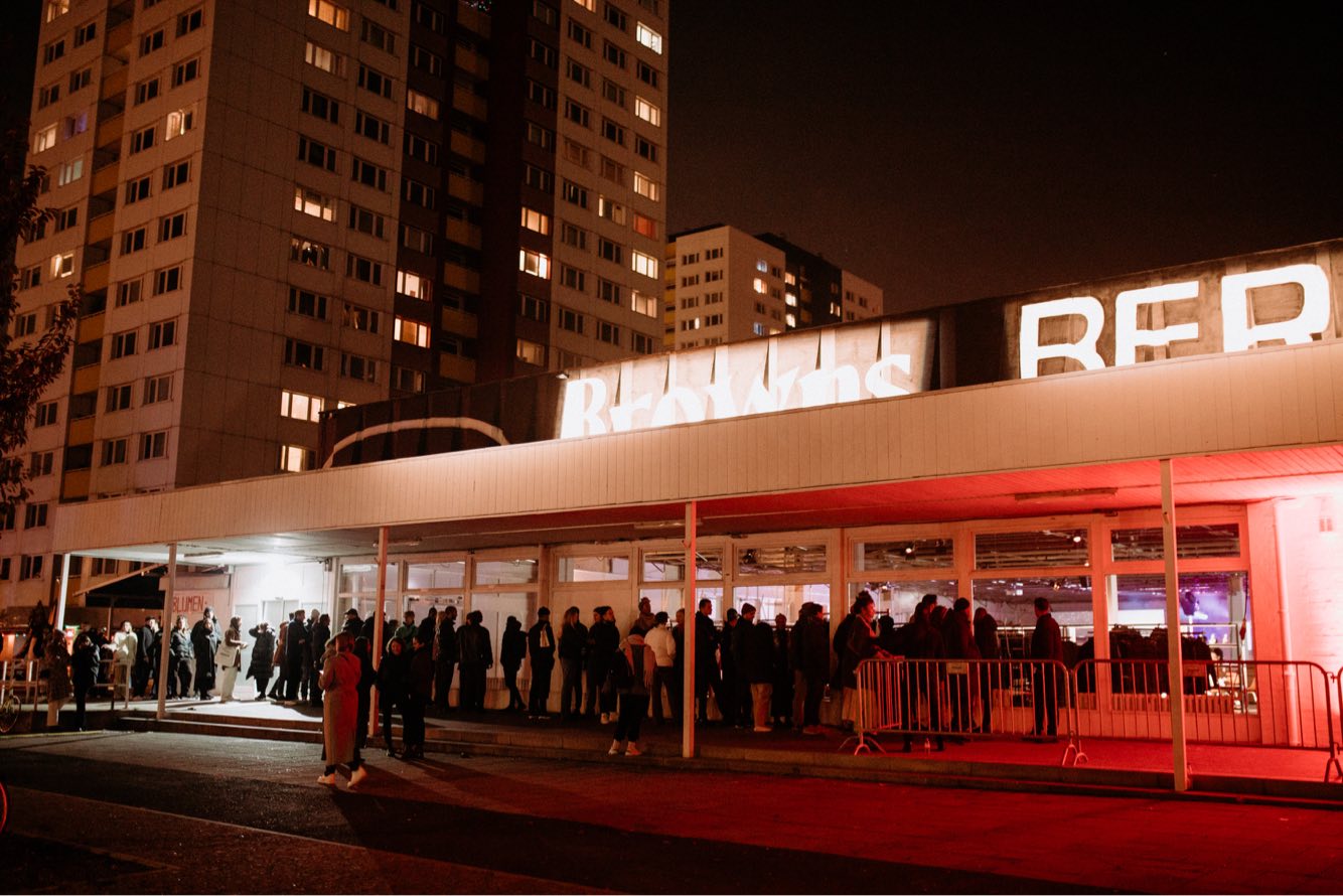 Browns Berlin Nomad Crowds line up outside for the opening party